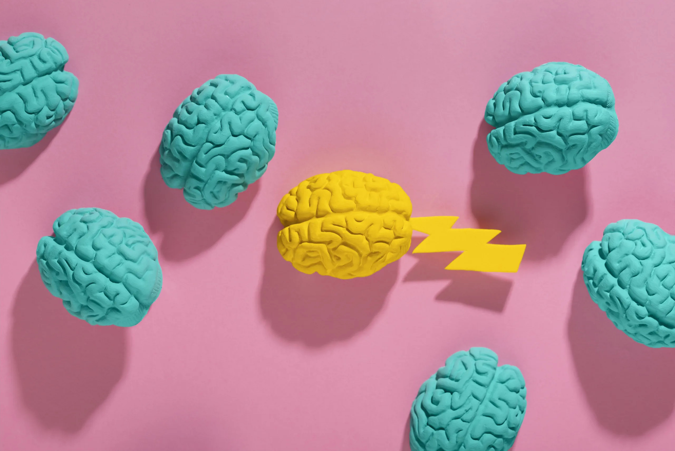 ¿PIENSO QUE LOS DEMÁS ME HACEN MÁS INTELIGENTE?